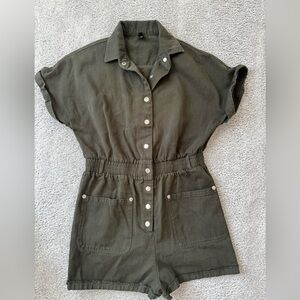 Chouyatou Olive Green Button-Up Jumpsuit M